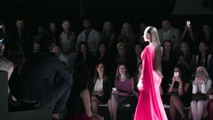 رفيعة الهاجسي الامارتية الاولى على منصات عرض الازياء