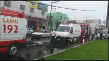 Veículo colide contra poste na Avenida Carlos Lindenberg, em Vila Velha