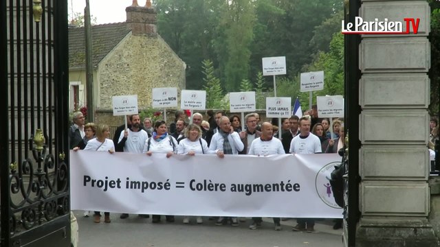 L’inquiétude anti migrants réunit 300 manifestants à Forges-Les-Bains