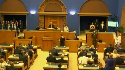 Estonie : la première femme présidente de la République prête serment