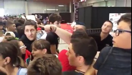 SCHERZO EPICO FINITO MALE AL ROMICS[TORTA IN FACCIA]