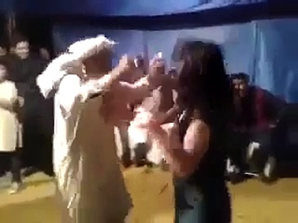 Tharki Baba Pakistan | Fake Peer With girls in india | jali baba scandal | Dunya News | Geo News