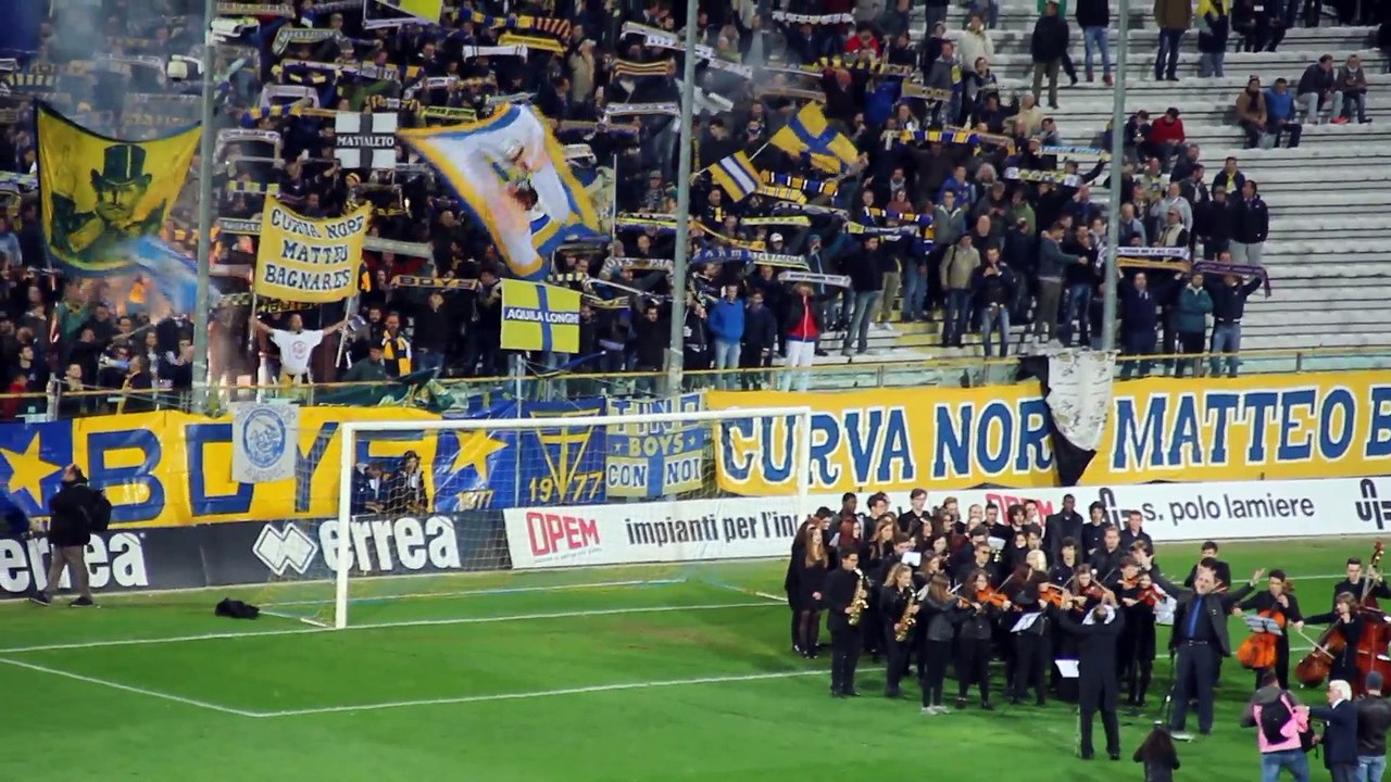 "Va' Pensiero" Auguri a Verdi dal Parma Calcio in Curva Nord 10 Ottobre 2016
