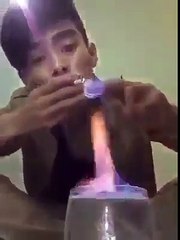 Fa il figo davanti alla telecamera ma succede questo