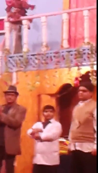 NARGIS VERY HOT MUJRA DANCE ENTRY 2016 - PAKISTANI STAGE DRAMA 2016 VERY HOT ENTRY BY NARGIS