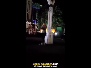 Aşkını Sokaktakilere Haykıran Kız