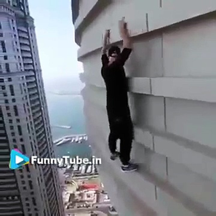Crazy Stunt On Skyscraper