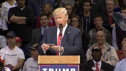 Trump reads online surveys off cellphone during speech