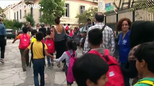 Grécia: Primeiro dia de aulas para crianças refugiadas