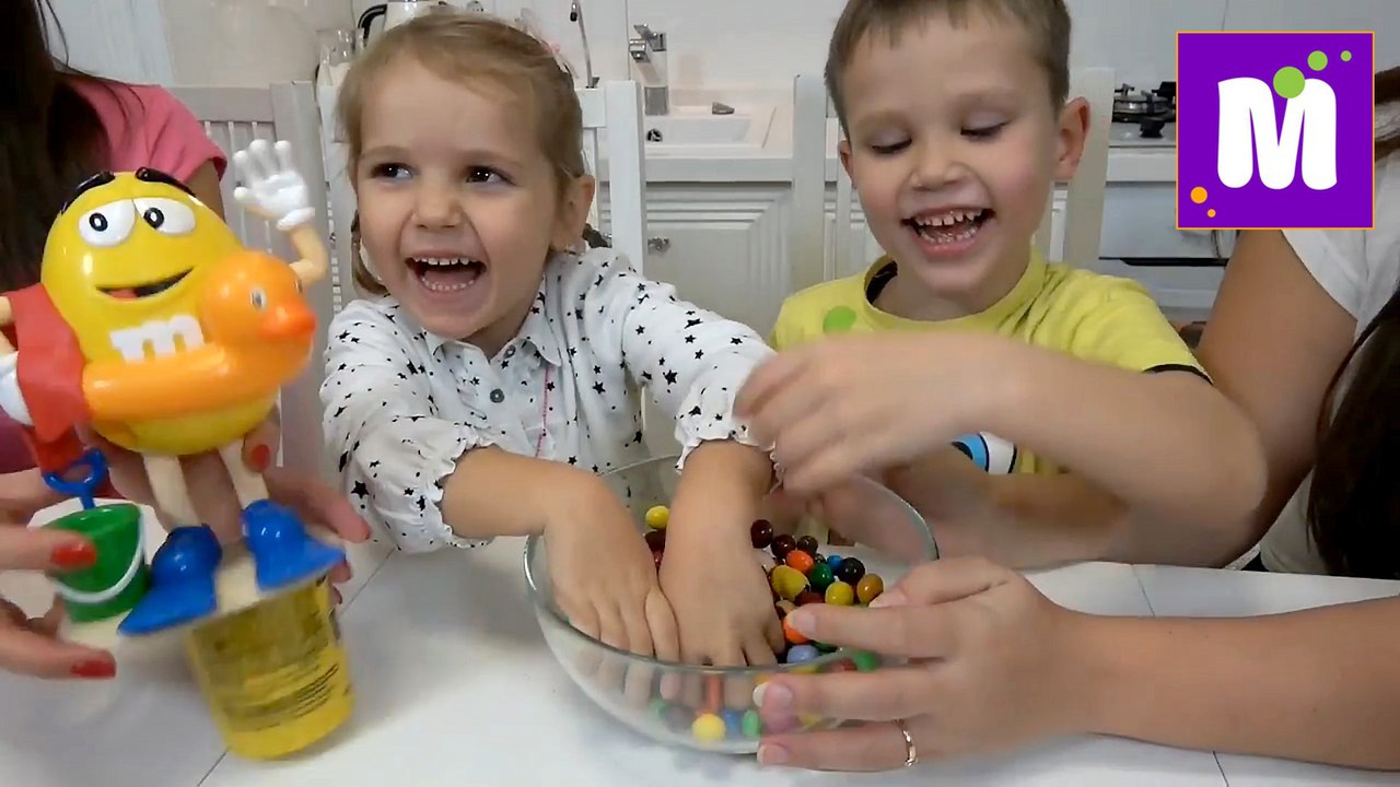 Печенье M_M's Горячий шоколад m_m's и Челлендж у Макса и Кати ММдемс печем печенье и кушаем конфеты из Желтого видео 2016