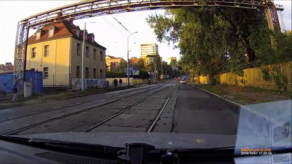 Policja na przejściu dla pieszych