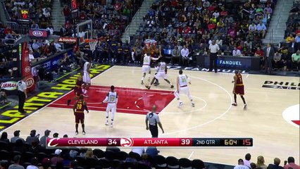 Dwight Howard en mode volleyball contre les Cavs