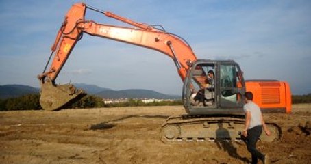 Kenan Sofuoğlu, Düzce'de Kepçe Kullandı