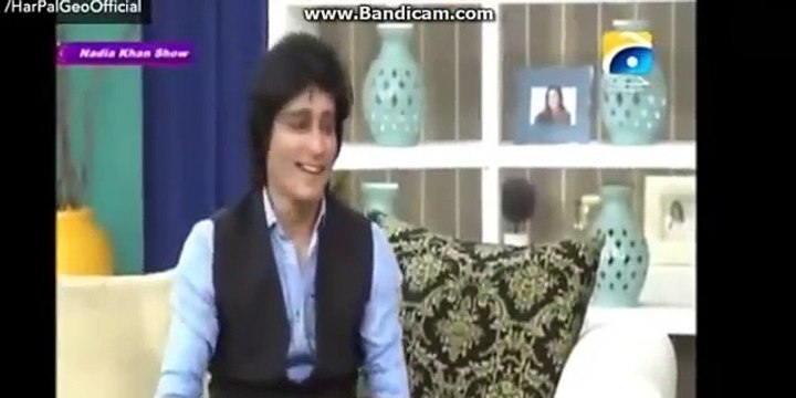 110.Check the Reaction of Sahir Lodhi When Nadia Khan Asked “Kabhi Waxing Ya Threading Karwai Hai