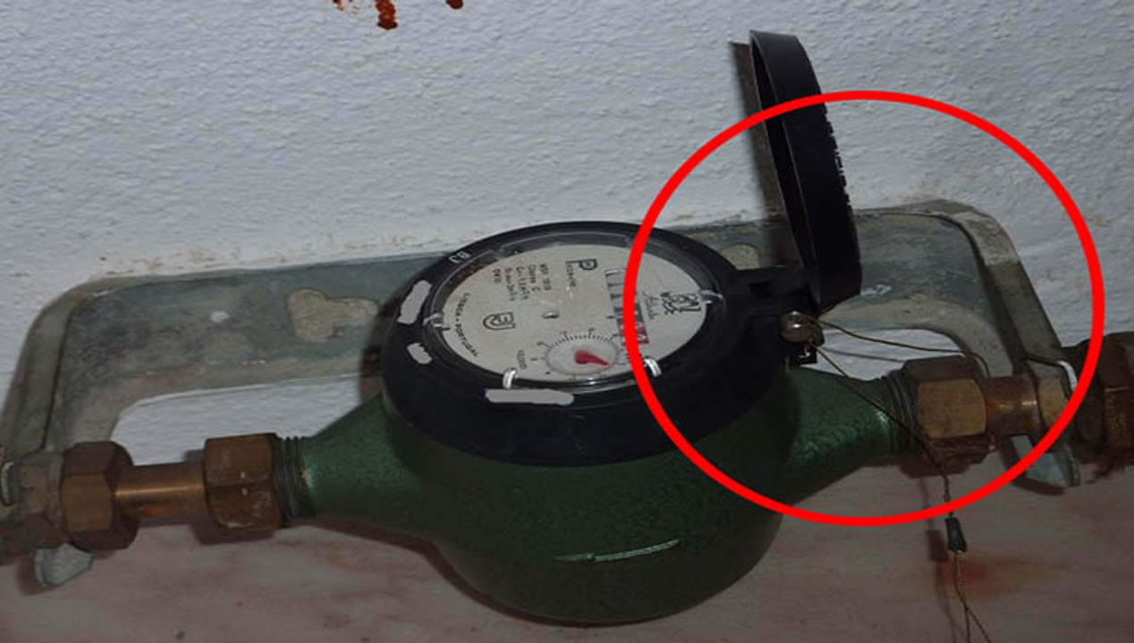 Com este truque vais pagar menos na fatura da água no fim do mês! E qualquer pessoa pode fazer! É bem fácil!