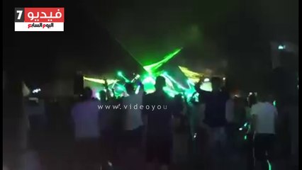 بالفيديو والصور.. معبد الكرنك يتحول لساحة للرقص والأحضان والقبلات في حفل "aly&fila"