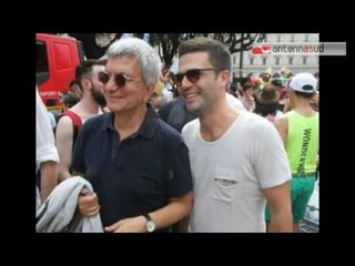 Video herunterladen: Tg antennasud 10.10.2016 Battesimo per Tobia, il bimbo di Vendola e Eddy