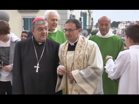 Napoli - Santa Maria Apparente, i fedeli accolgono il nuovo parroco Antonio Colamarino (10.10.16)