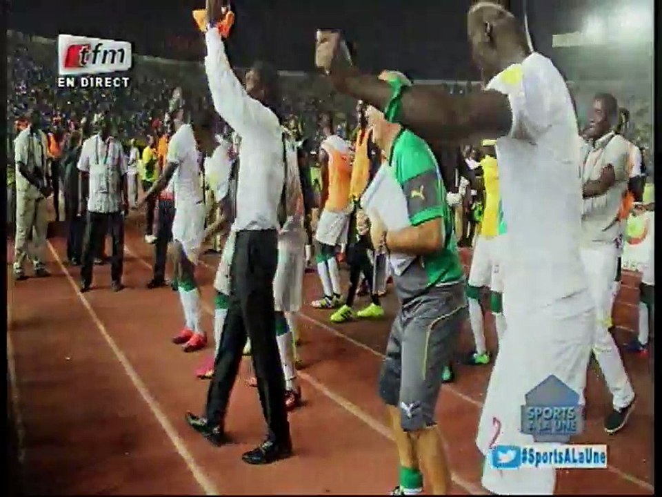 la danse d'Aliou cissé avec ses joueurs après la victoire sur cap vert