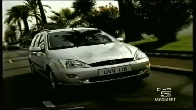 ford focus station wagon spot (2001)