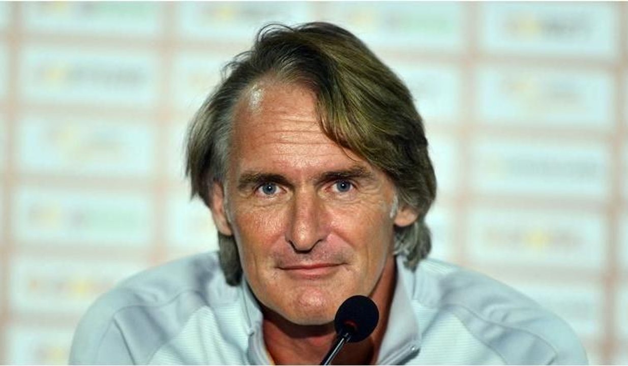 Sarı Kırımızı'lı taraftardan Riekerink'e: Sarı saçlım mavi gözlüm nerde