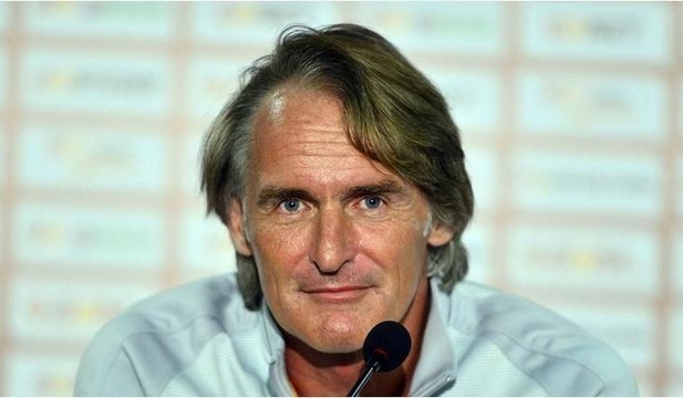 Sarı Kırımızı'lı taraftardan Riekerink'e: Sarı saçlım mavi gözlüm nerde