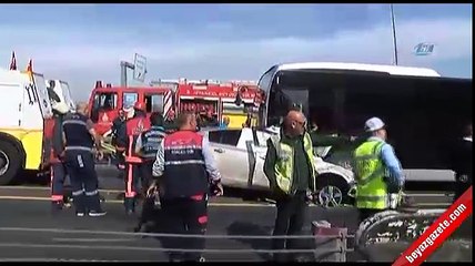Sefaköy Mevkii'nde bir araç metrobüs yoluna girdi