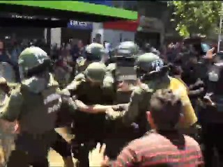 চিলিতে পুলিশের সঙ্গে বিক্ষোভকারীর সংঘর্ষ
