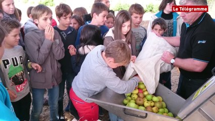 Baud (56). Pressi-mobile à l'école Sainte-Anne