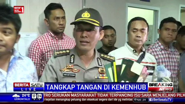 Polisi Perlihatkan Barang Bukti Pungli di Kemenhub