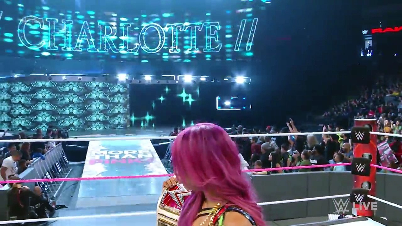 Rusev rudely confronts Sasha Banks: Raw, Oct. 10, 2016