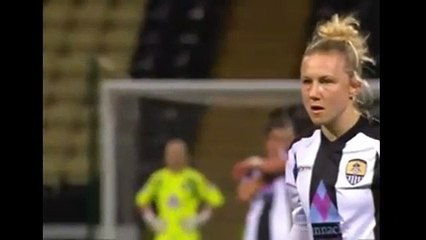 Kadın futbolculardan muhteşem frikik organizasyonu