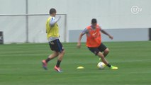 Fecha a perna! Arana aplica linda caneta em treino do Corinthians