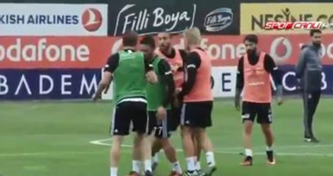 Beşiktaş'ta Caner ile Cenk Tosun Antrenmanda Tartışma Yaşadı