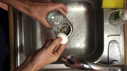 How to Quickly Peel a Boiled Egg in a Glass of Water