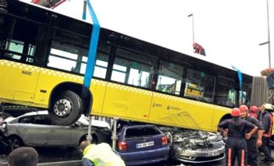 Metrobüs Şoförüne Şemsiye ile Vuran Saldırgan: Direksiyonu Bilerek Bıraktı