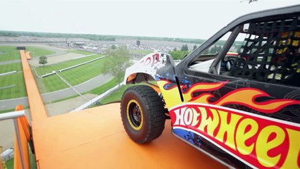 Team Hot Wheels -  The Yellow Driver's World Record Jump (Tanner Foust) - Hot Wheels