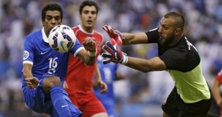 İranlı Kaleci, Nişanlısının Başı Açık Fotoğrafı Yüzünden Futboldan Men Edildi