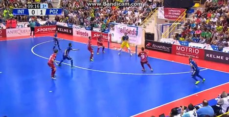 Ricardinho reinvents throw in
