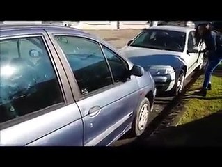 Une beurette concasse la voiture de son ex