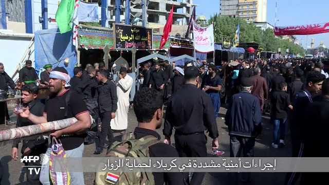 مئات الاف الزوار الشيعية يحيون ذكرى عاشوراء في كربلاء