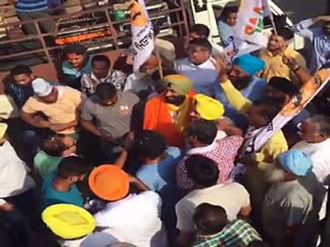 AAP Punjab leader Sukhpal Singh Khaira Roadshow reaches Dhilwan village in Punjab