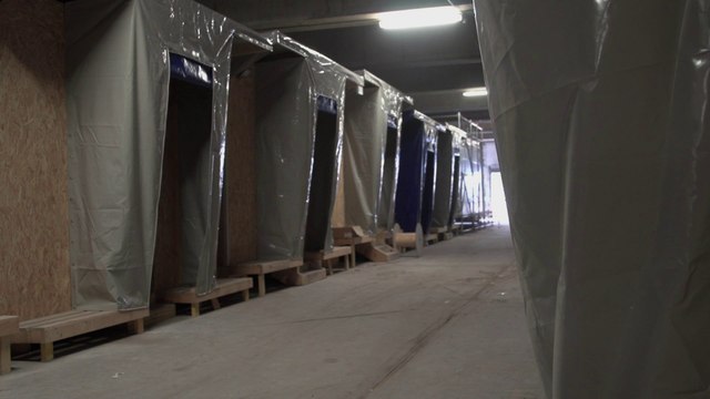 Emmanuelle Cosse visite le futur centre d’accueil parisien pour les migrants