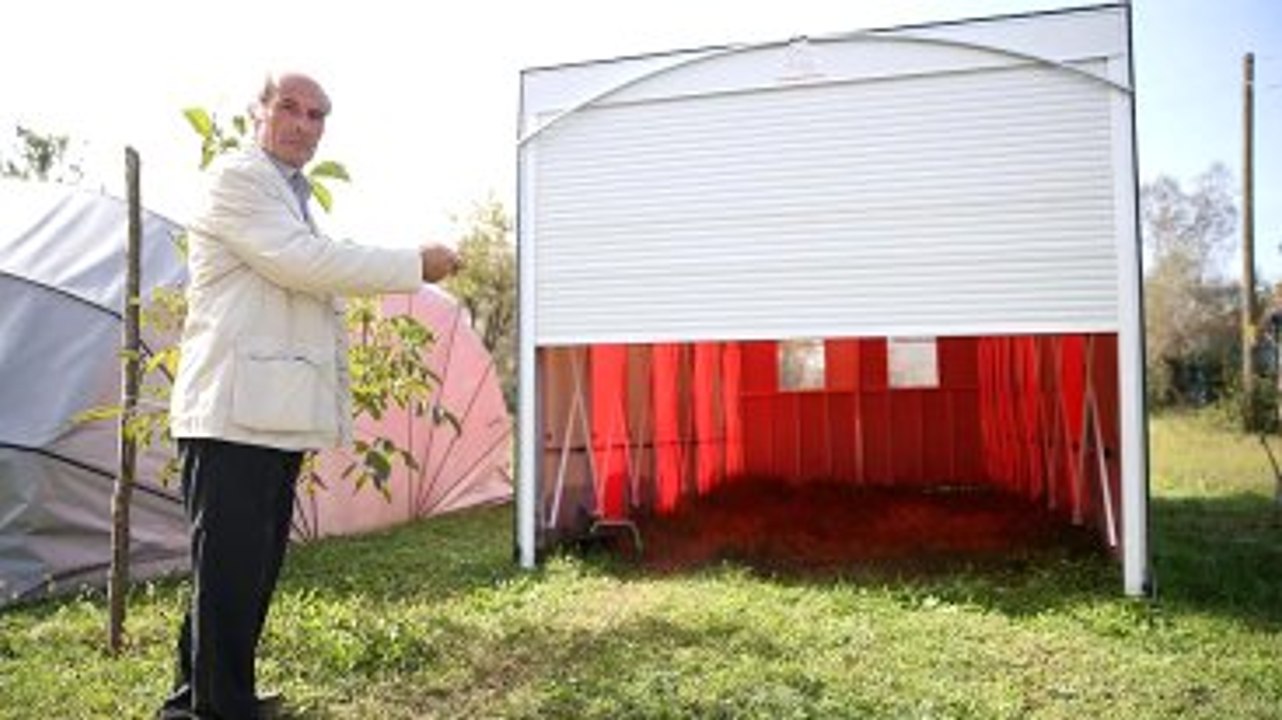 Kendisi İçin Portatif Garaj Üretti, Türkiye'ye Pazarlıyor