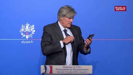 Stéphane Le Foll découvre en direct le tweet de Valérie Trierweiler sur les "sans-dents"