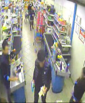 Polis Bile Şaşırdı! Hırsızlar Soygun Yaparken Müşteriler Alışverişe Devam Etmiş