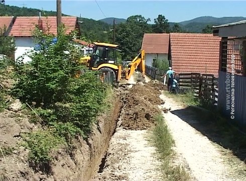 Pri kraju izgradnja vodovoda u Šarbanovcu, 12. oktobar 2016. (RTV Bor)