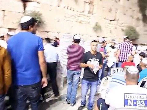 cultures from around the world - Jews pray at the Western Wall Selichot prayers - Episode 13