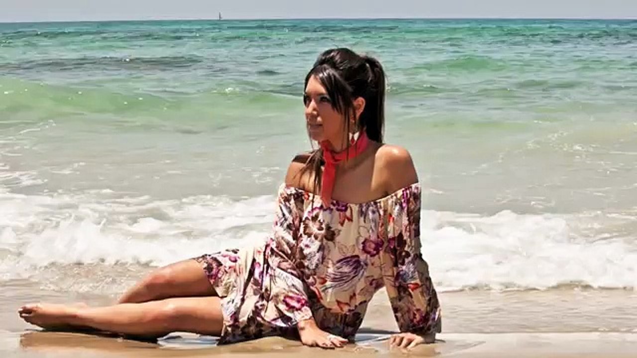 עולם של אופנה - צילום הפקת אופנה בחוף של קיסריה