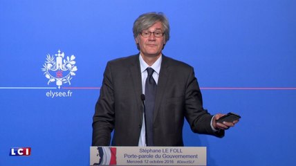 "Sans-dents": Le Foll découvre les SMS de Valérie Trierweiler